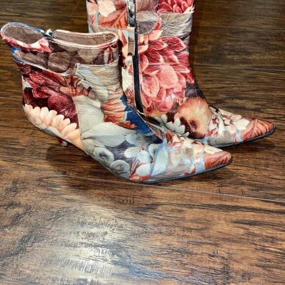 ISO Vintage Leather Floral Boots - Picture 2 of 3